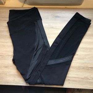 Alo Yoga leggings wish Mesh inserts